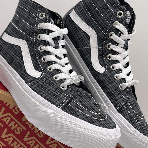 Vans Men’s Sk8-Hi Tapered Uv Beads Black
VN0009QPBM8
Sneakers - Picture 7 of 16